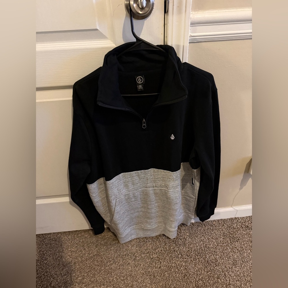 Volcom sweater